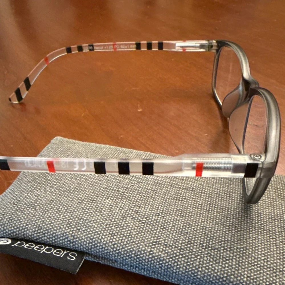 Peepers Ascot +1.25 reading glasses red black clear stripe
